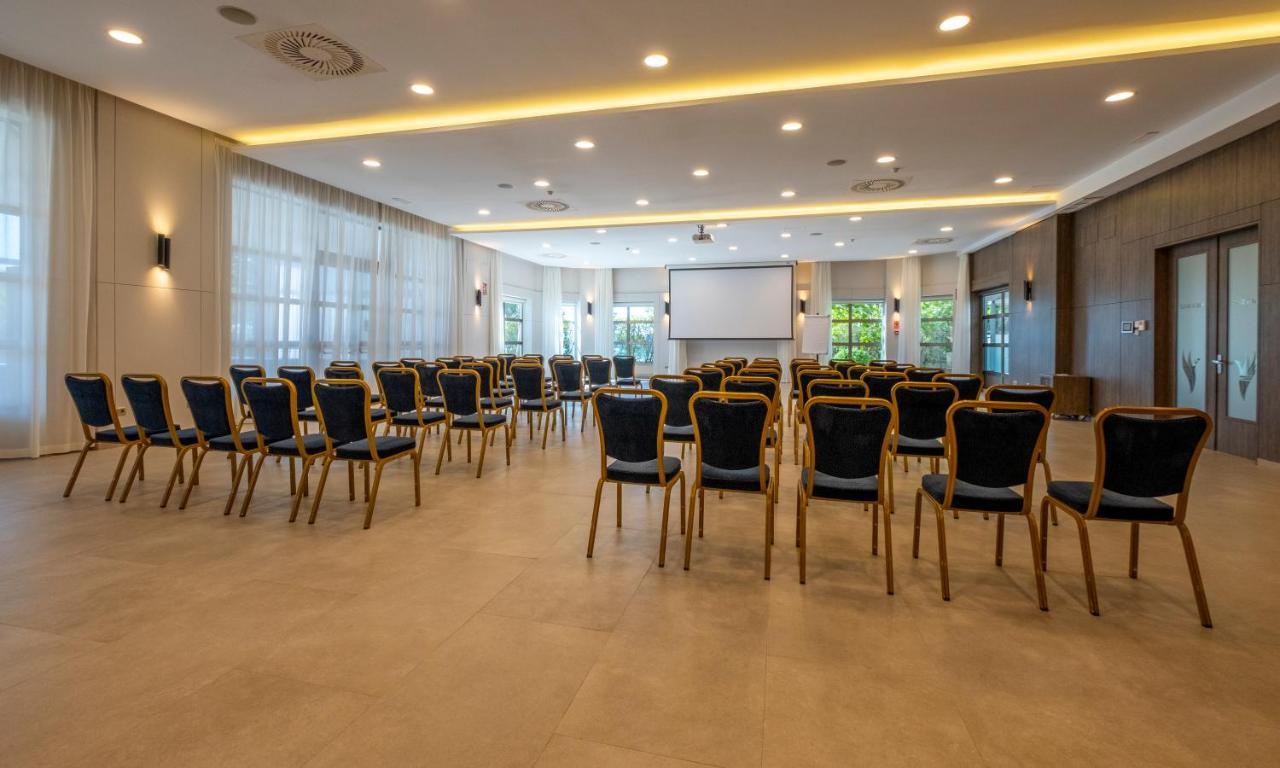 Hotel Attica21 Las Rozas エクステリア 写真
